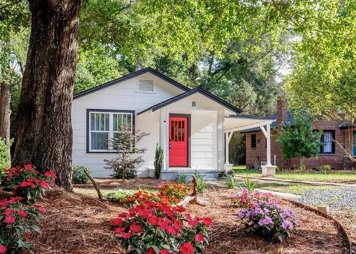 Villa The Swan - Vibrant East Hill Getaway *